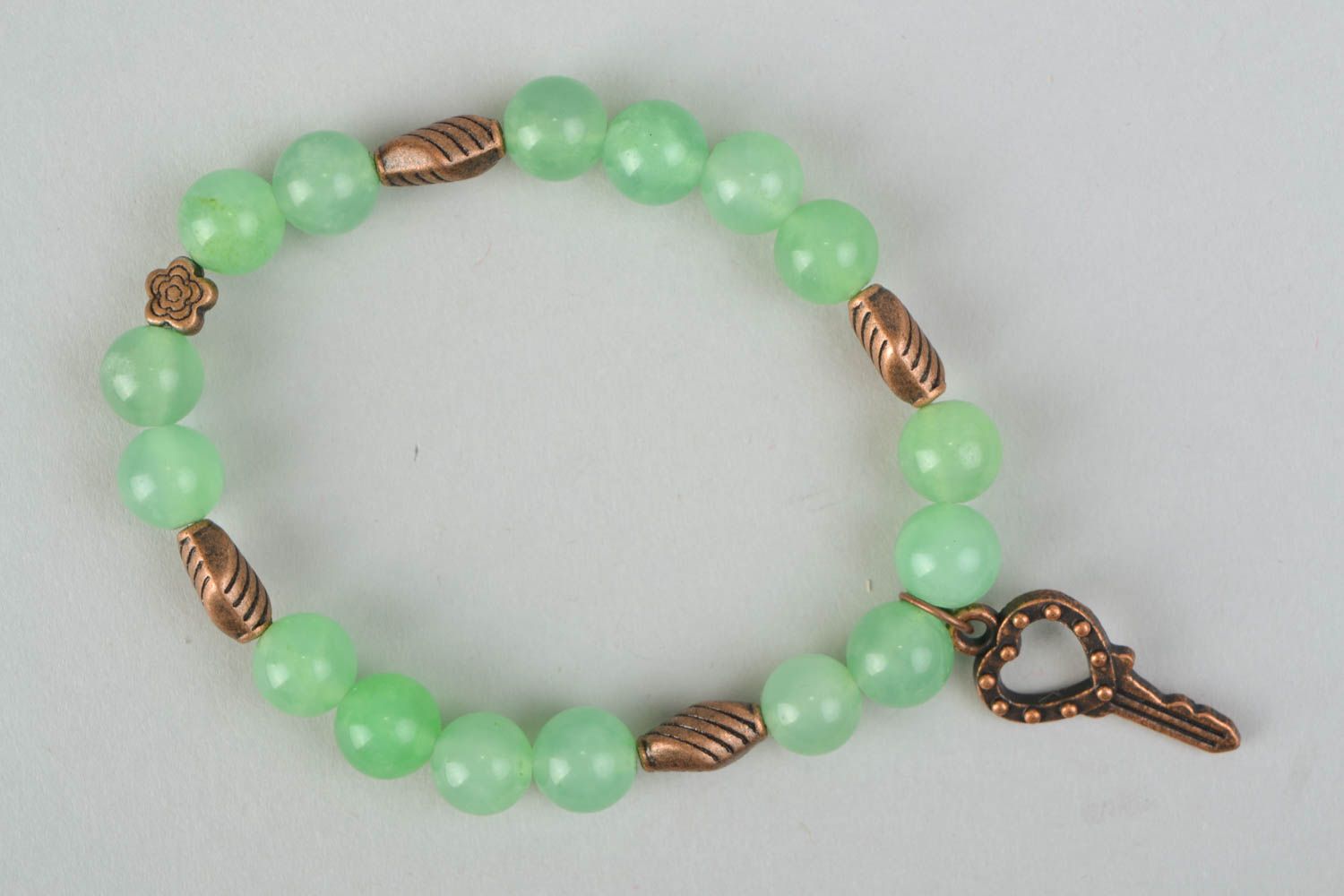 Green marble wrist bracelet with charm Key photo 3