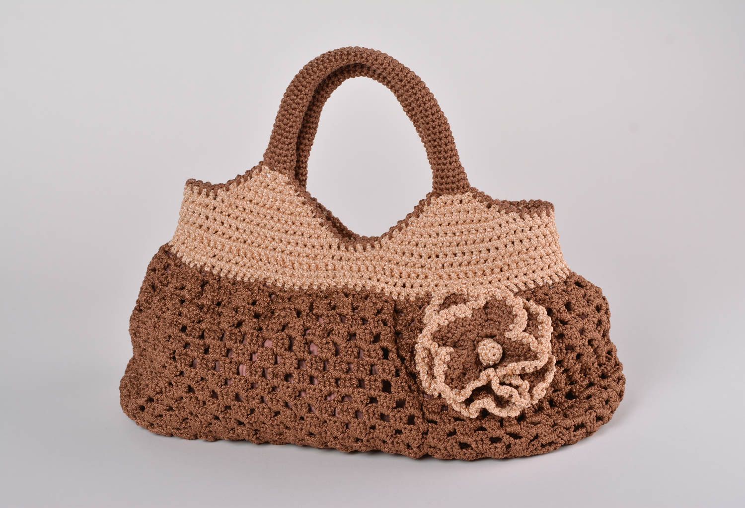 Вязаная женская сумочка крючком коричневая с бежевым с подкладкой ручная работа фото 1