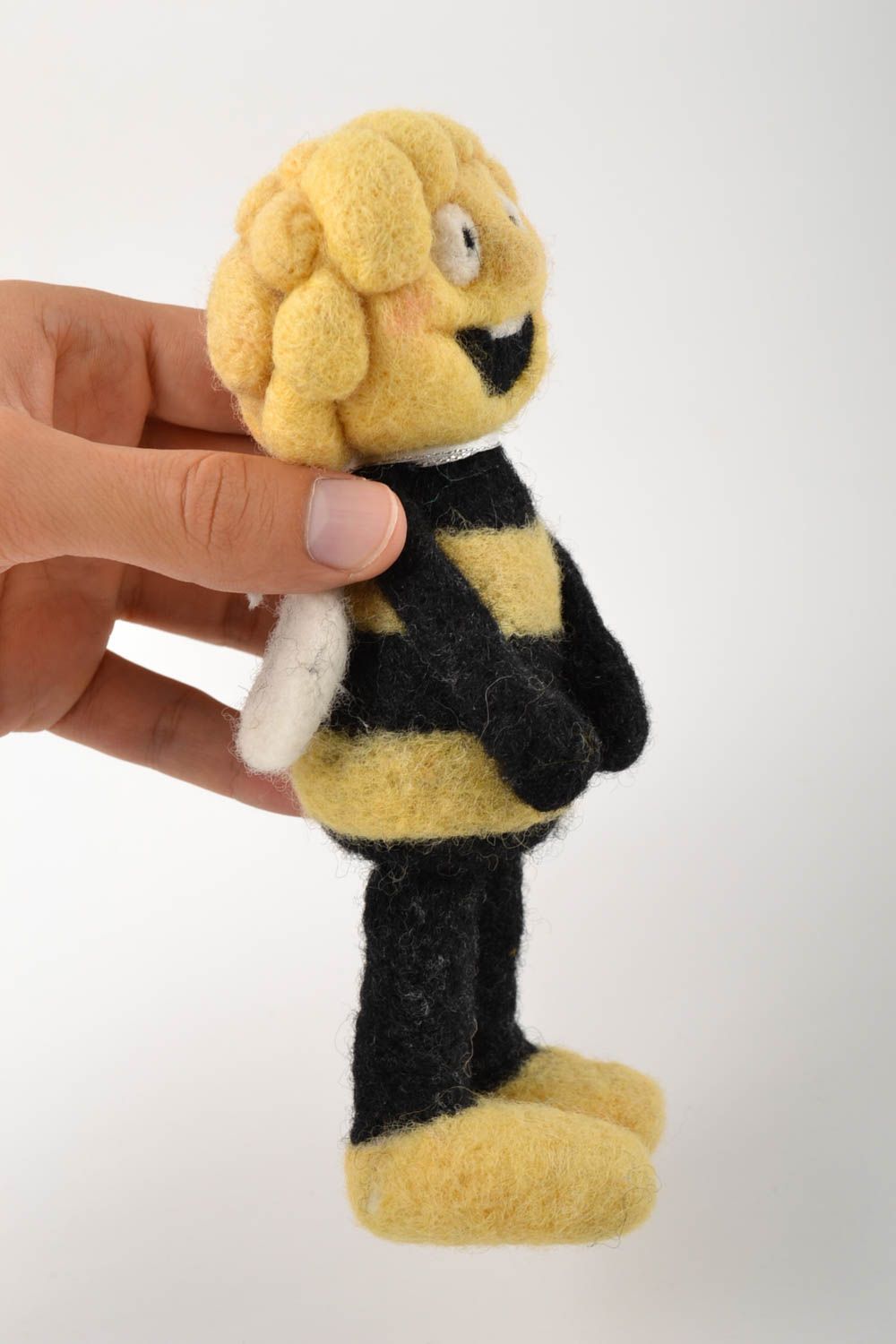 Peluche abeille Jouet fait main en laine feutrée original Cadeau pour enfant photo 4