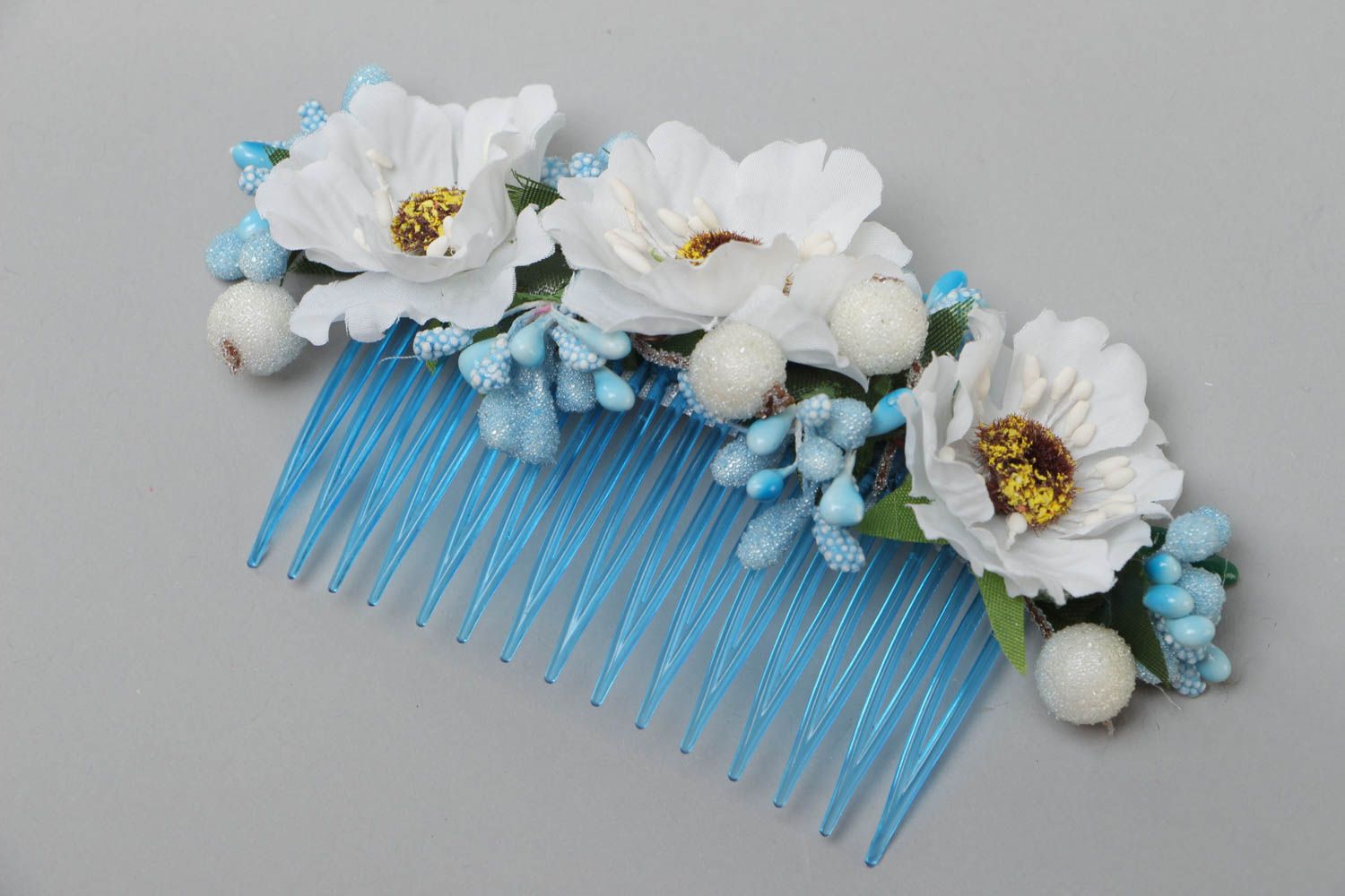 Joli peigne à cheveux bleu avec fleurs blanches fait main stylé pour femme photo 2