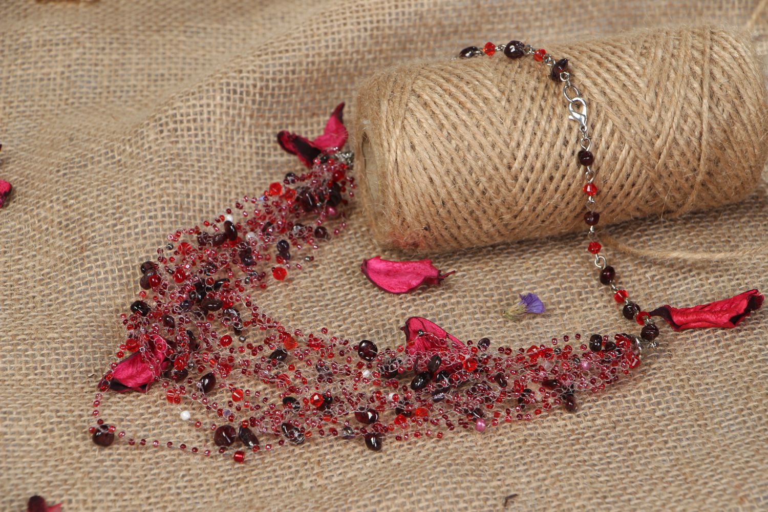 Beaded necklace with garnet and crystal photo 5