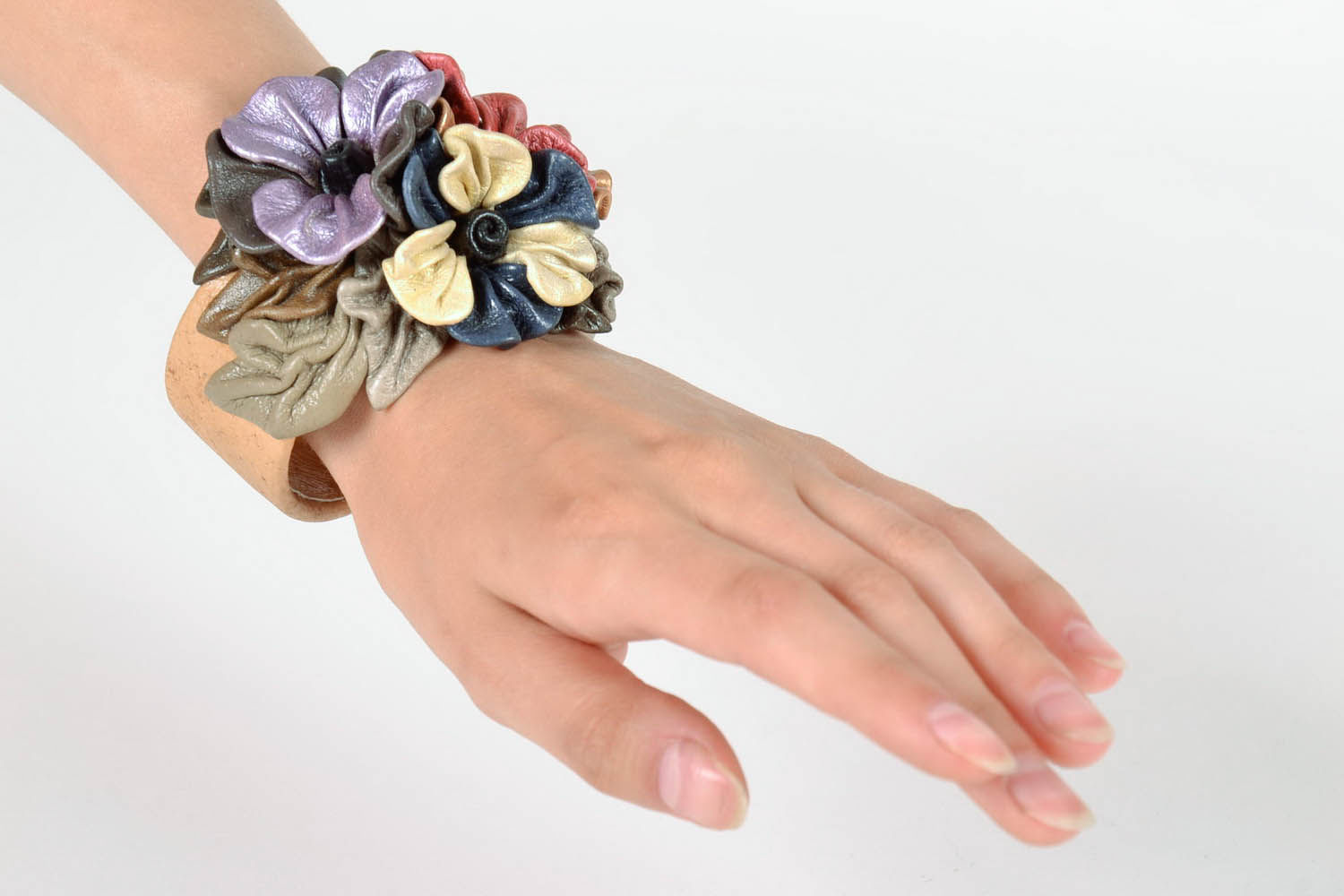 Bracelet en cuir avec fleurs fait main photo 5