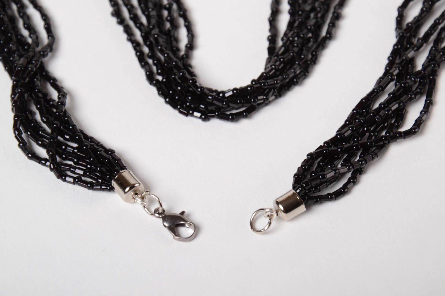 Handmade Collier aus Glasperlen Stiftperlen mit Metall Fourniture in Schwarz  foto 3