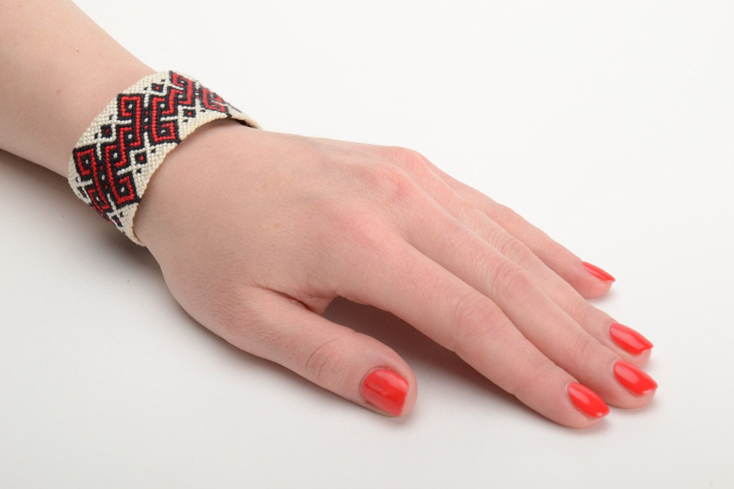 Handmade friendship wrist bracelet woven of threads in ethnic Ukrainian style photo 5