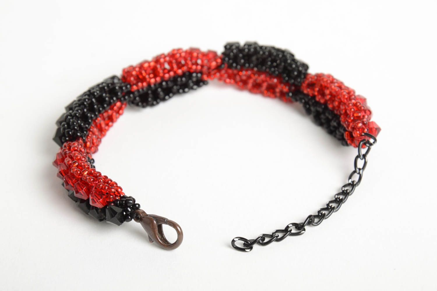Bracelet en perles de rocaille Bijou fait main rouge-noir Cadeau femme photo 4