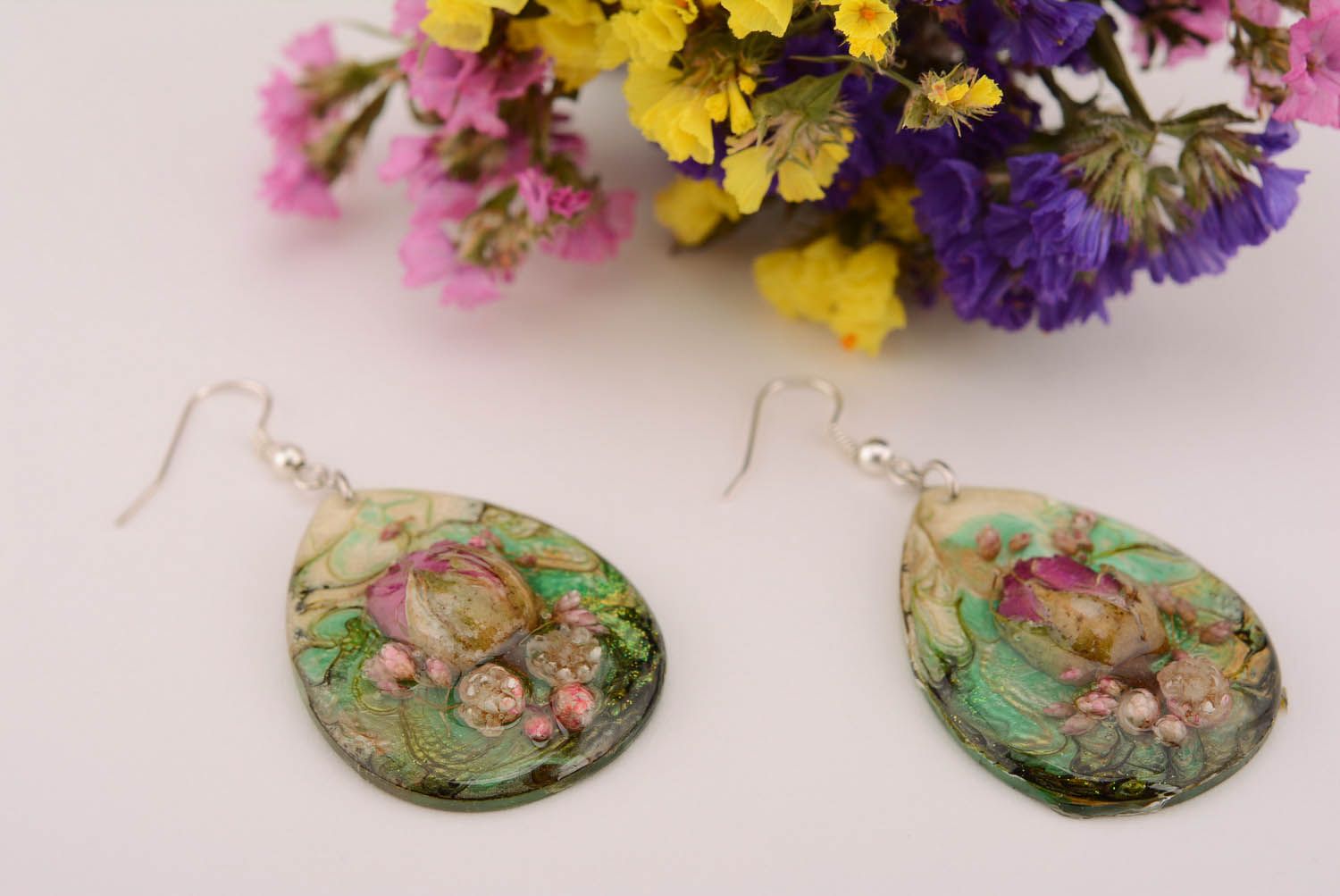 Boucles d'oreilles pendantes avec fleurs séchées Malachite  photo 1