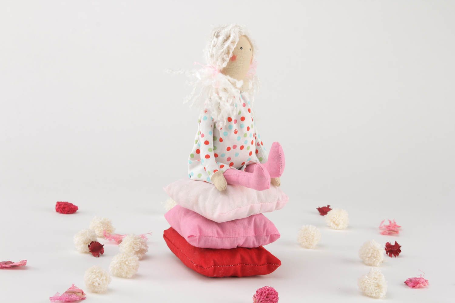 Brinquedo macio de têxtil Princesa na ervilha foto 1