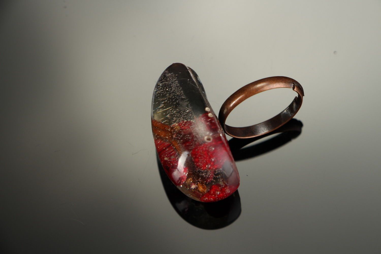 Ring with epoxy resin photo 1