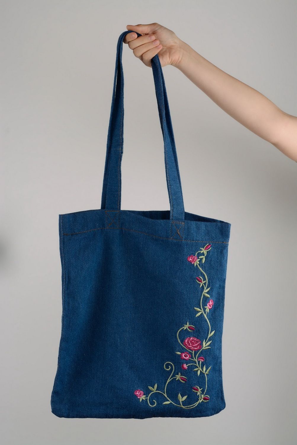 Bag with machine embroidery  photo 1