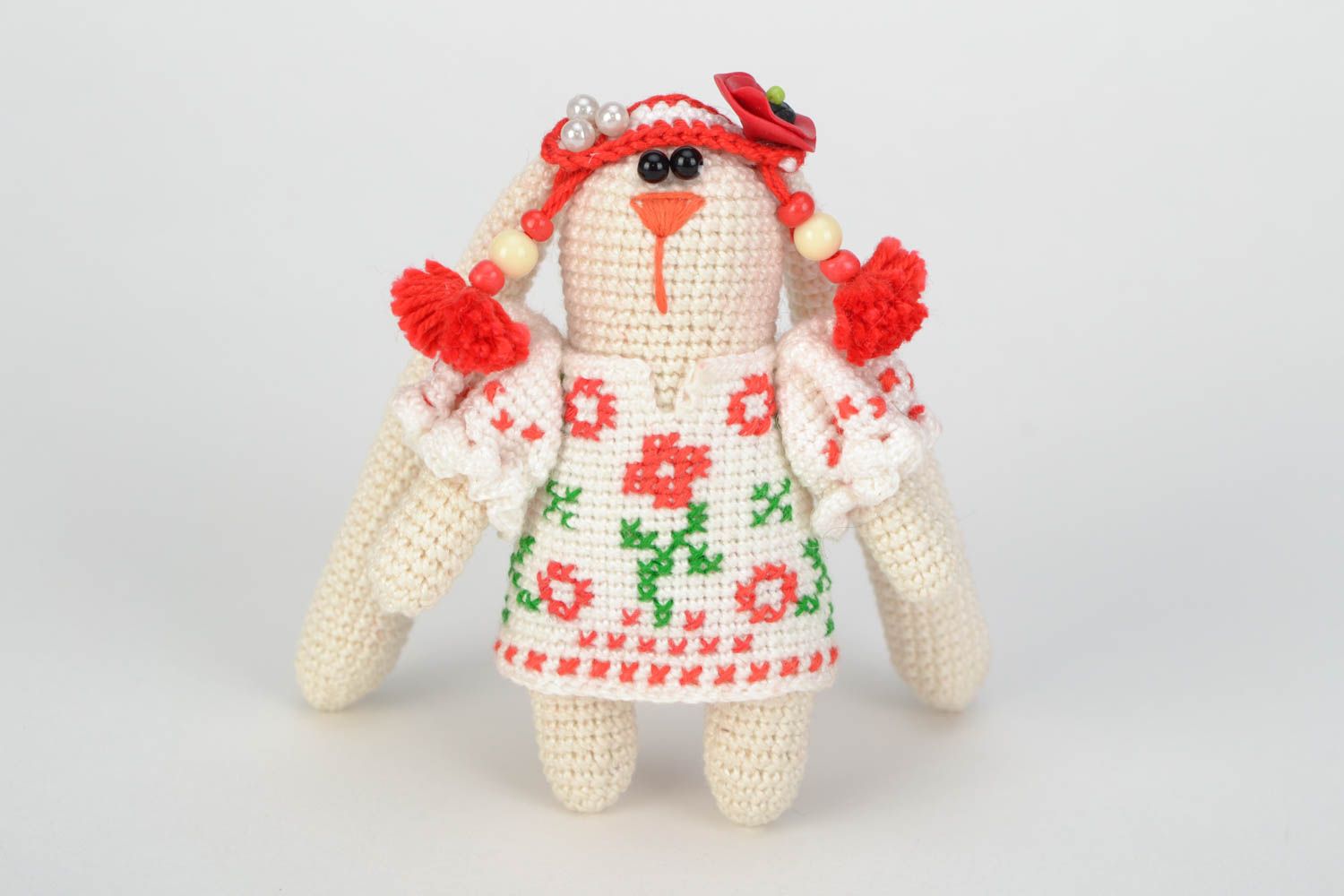 Kleines hübsches interessantes gehäkeltes Kuscheltier Häsin aus Baumwolle handmade foto 3