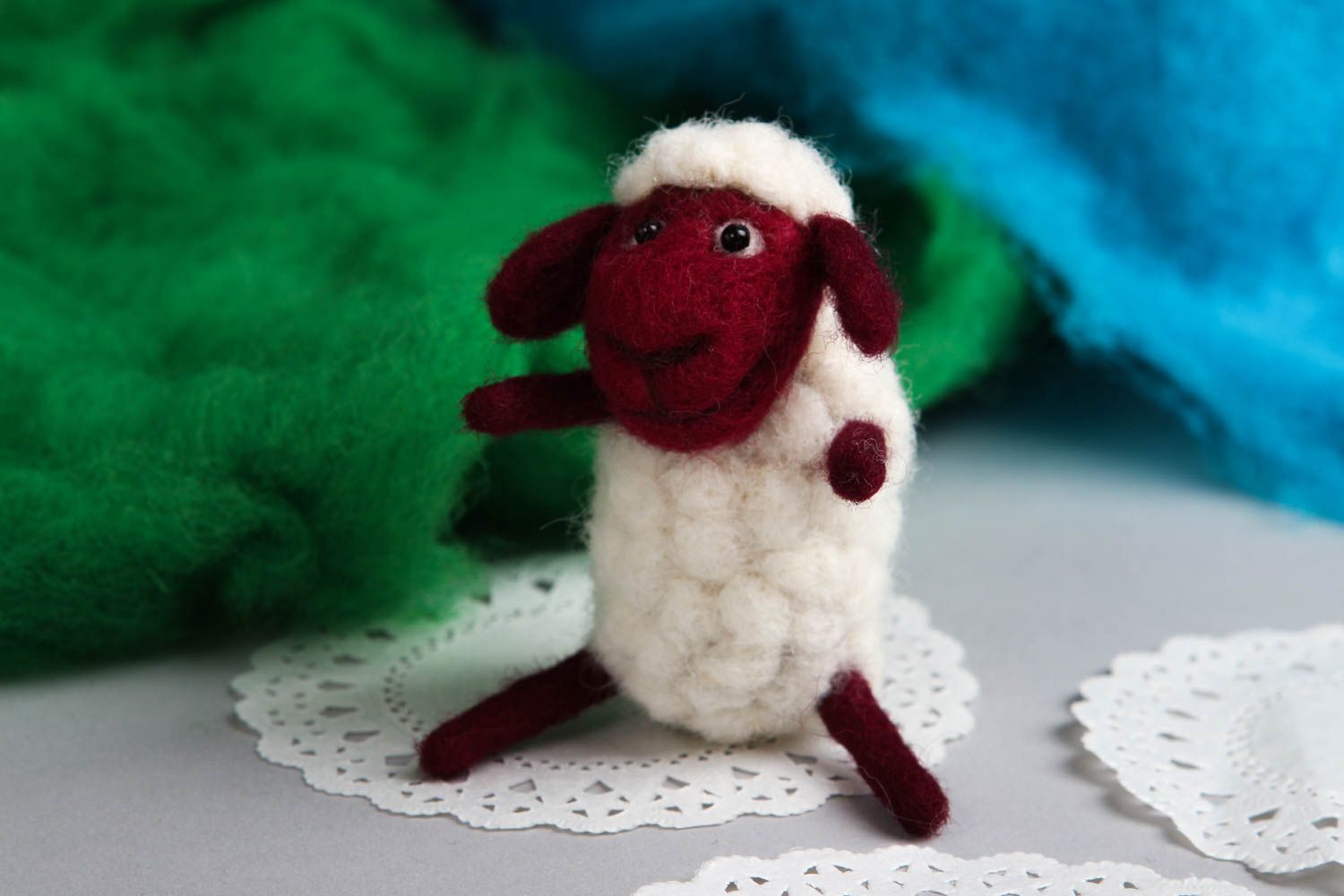  Игрушка ручной работы интерьерная игрушка милая овечка мягкая игрушка из шерсти фото 1