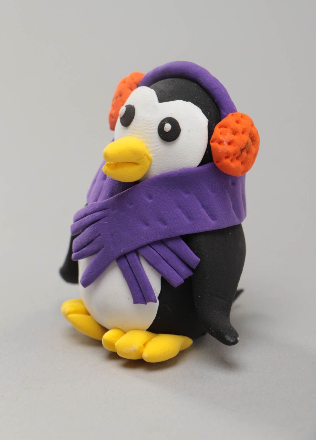 Figura de arcilla polimérica artesanal bonita vistosa para casa Pingüino foto 2