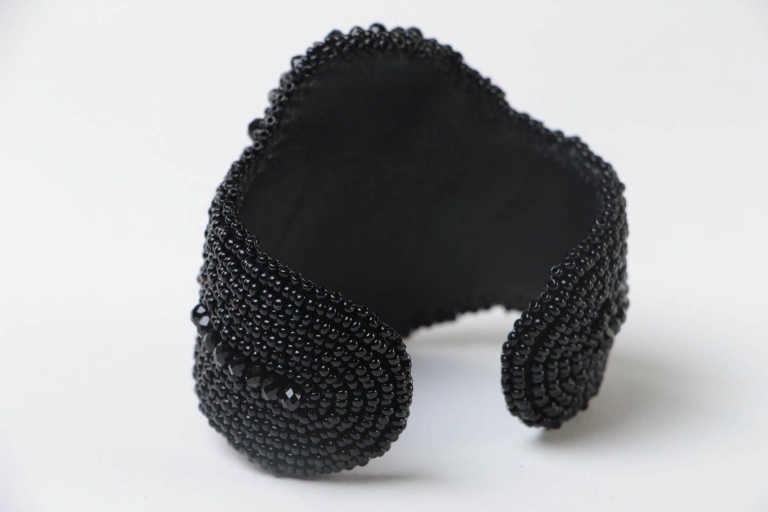 Large bracelet noir brodé de perles de rocaille avec opale beau fait main photo 4