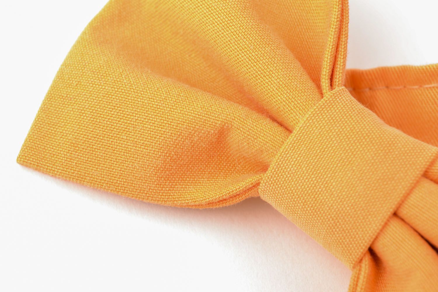 Gravata-borboleta artesanal em cor de laranja  foto 4