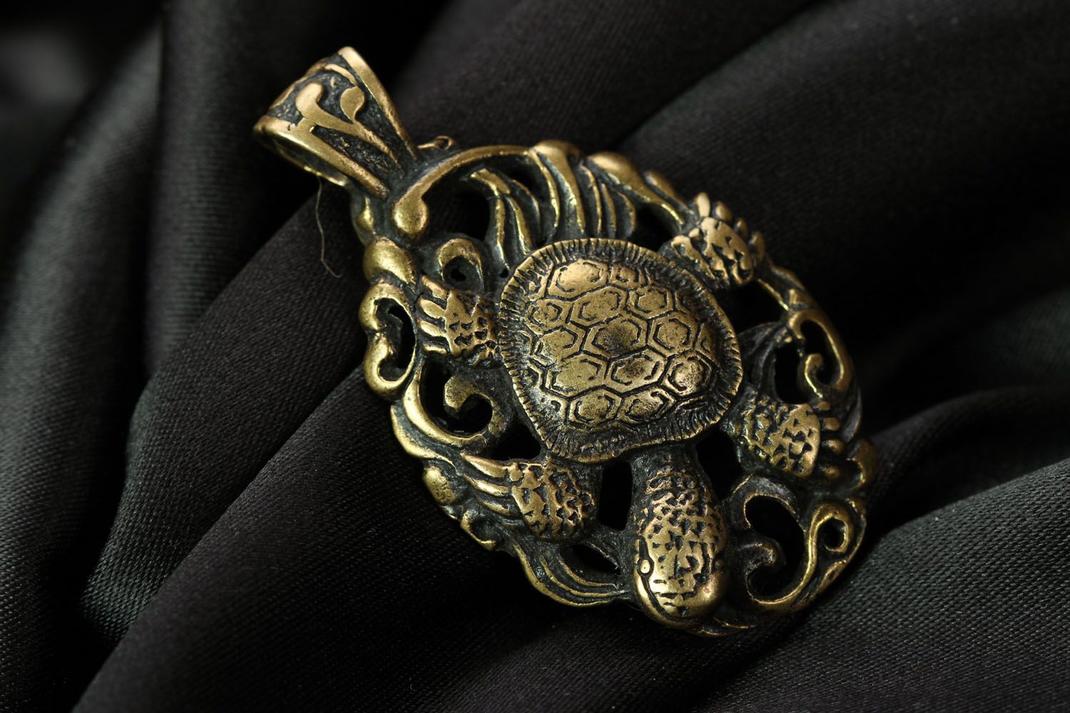 Bronze pendant Turtle photo 1