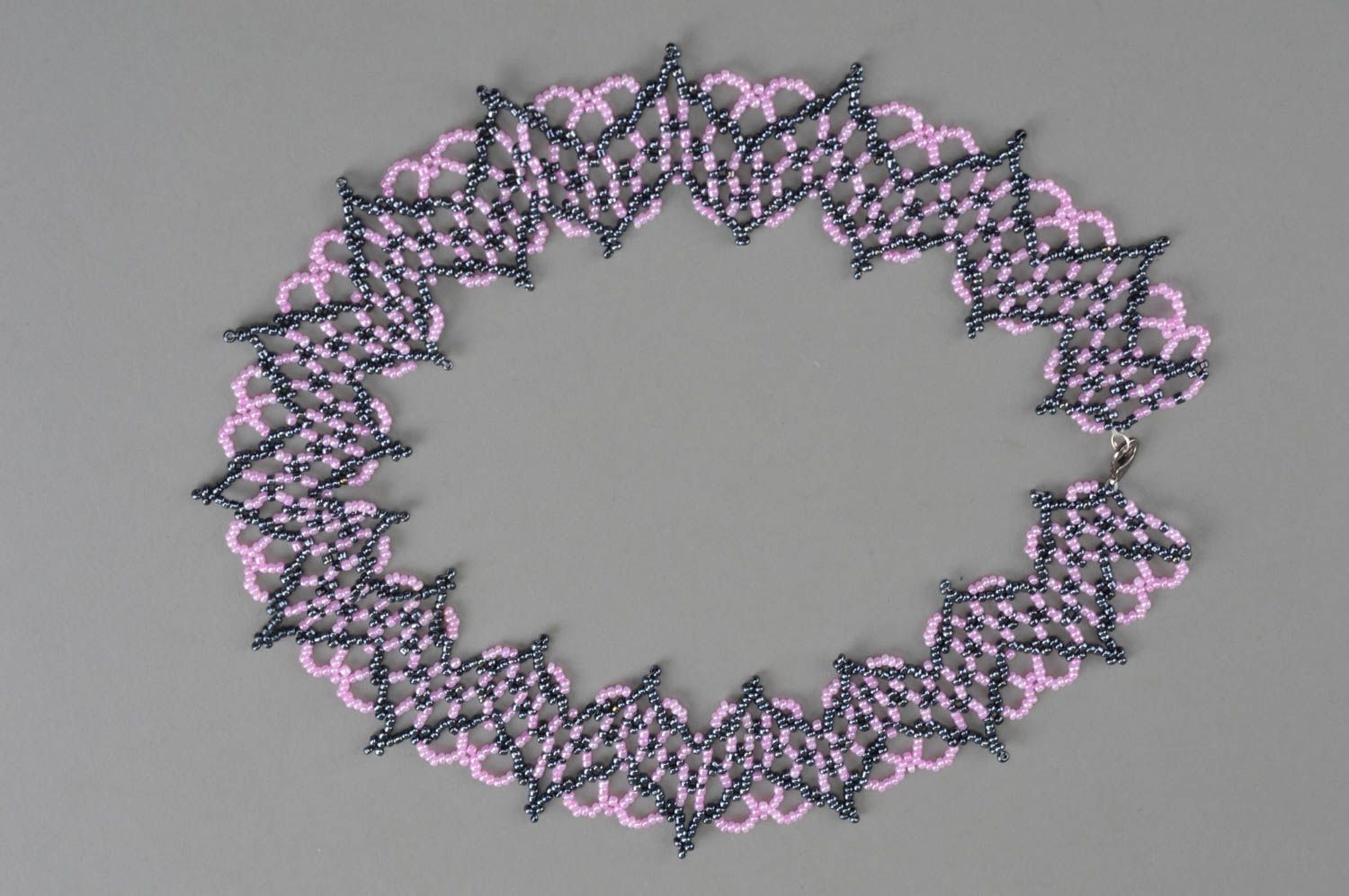 Designer Halskette aus Glasperlen in Lila schön geflochten handmade Collier foto 2