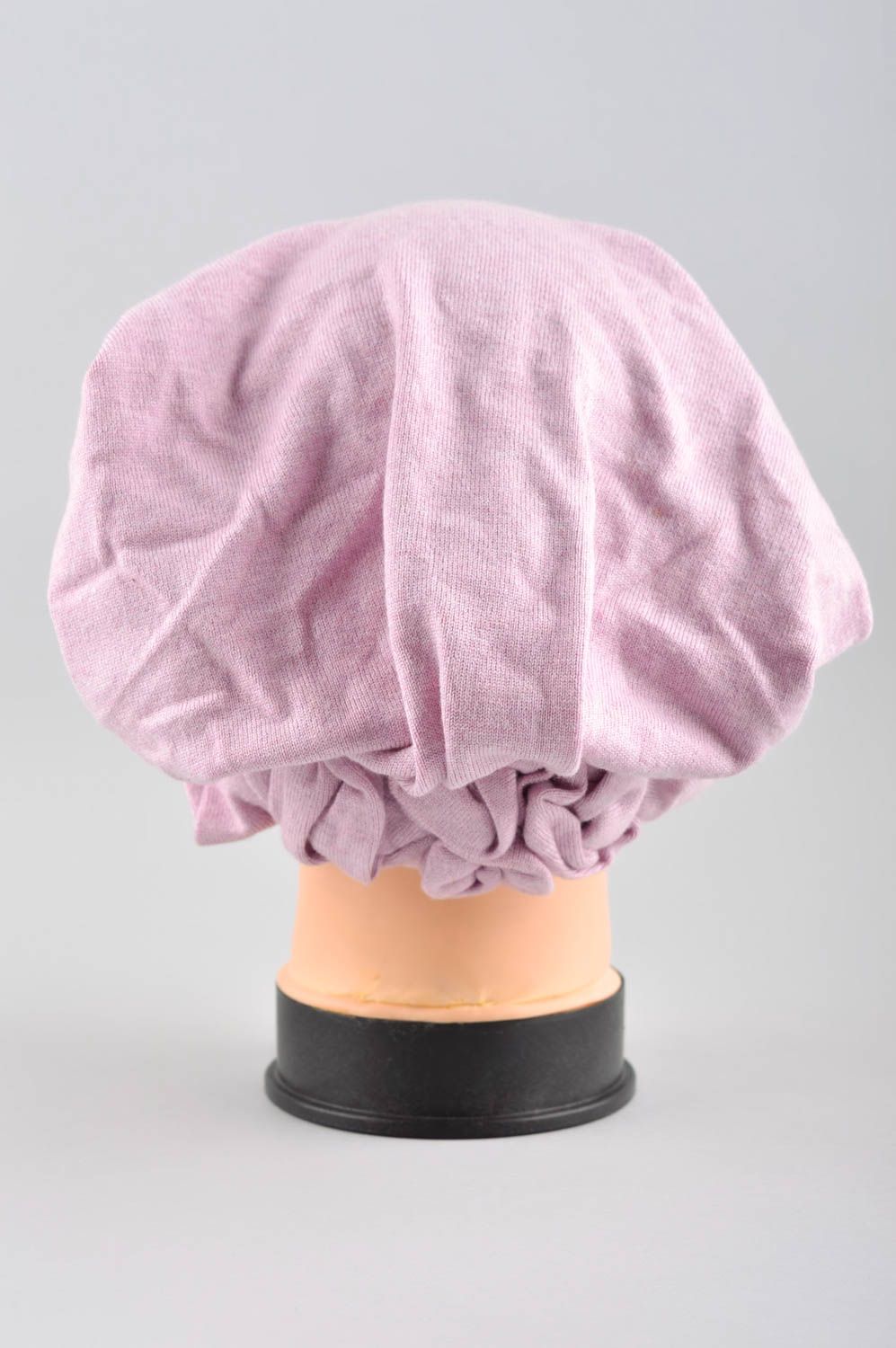 Bonnet tombant femme fait main rose en tissu tricoté Couvre-chef femme photo 3