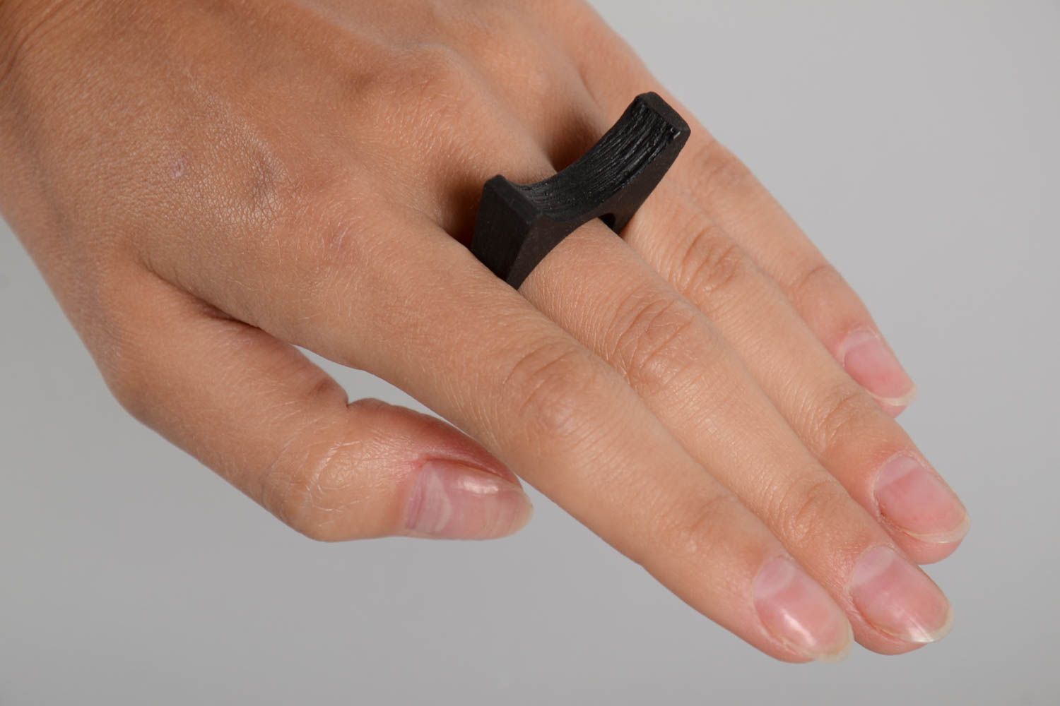 Modeschmuck Ring handmade exklusiver Schmuck schwarzer Damen Schmuck ausgefallen foto 3