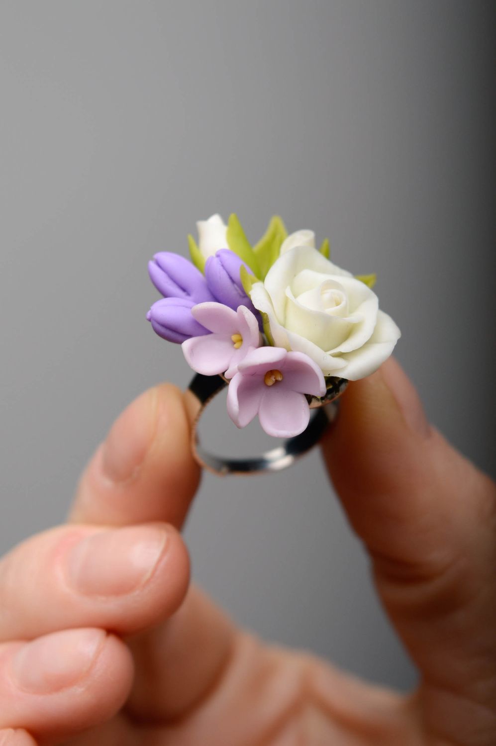 Симпатичное кольцо из холодного фарфора Весенний букет фото 5