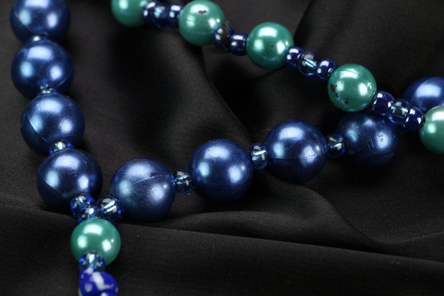Blue and turquoise beaded necklace photo 3