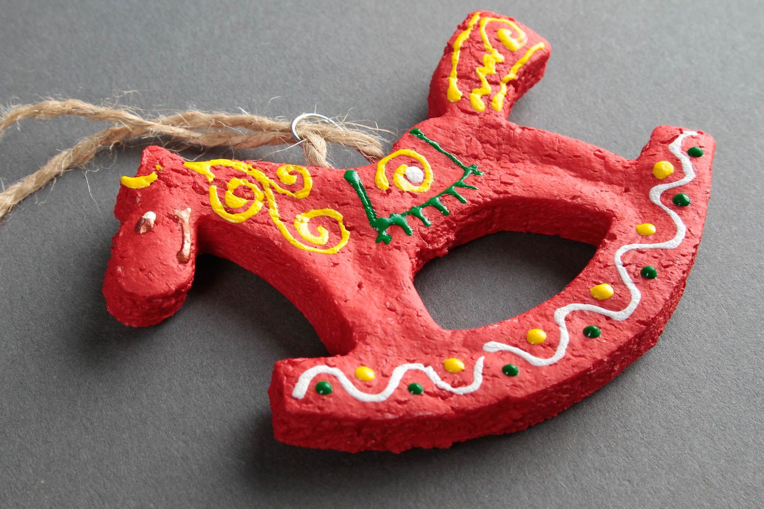 Rotes Pferd Deko für Weihnachten handmade Salzteig Figur Wohn Accessoire foto 5