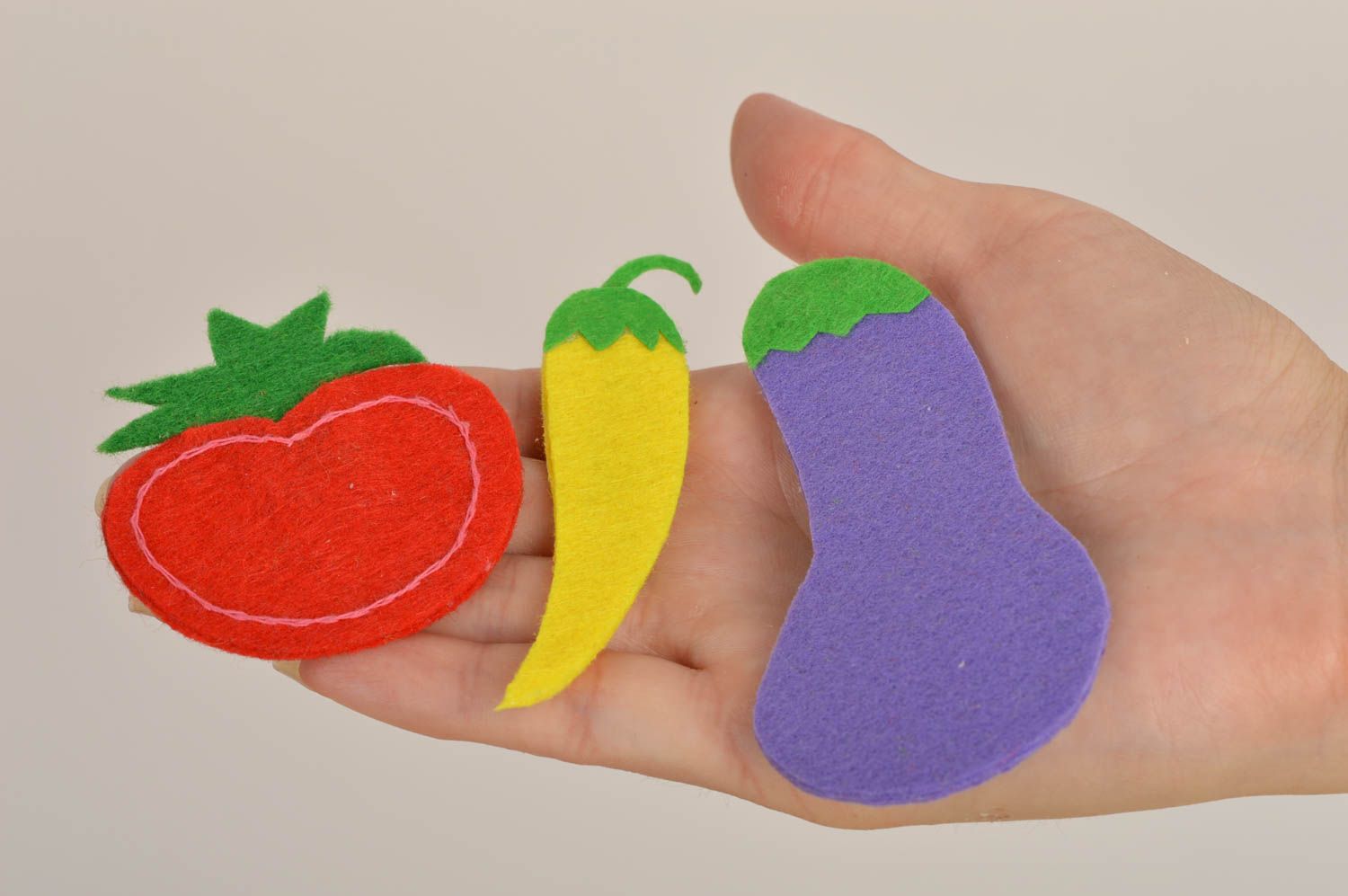 Магниты ручной работы магниты для детей фетровые игрушки в форме овощей 3 шт фото 2