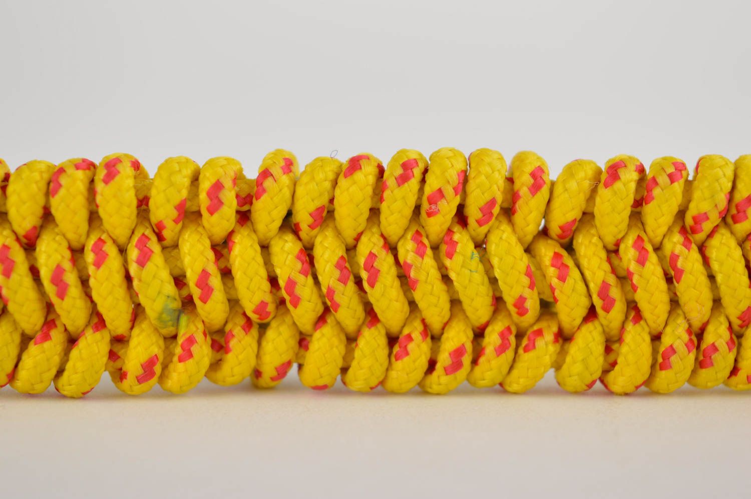Grelles gelbes Paracord Armband handmade Accessoire für Männer Survival Armband foto 2