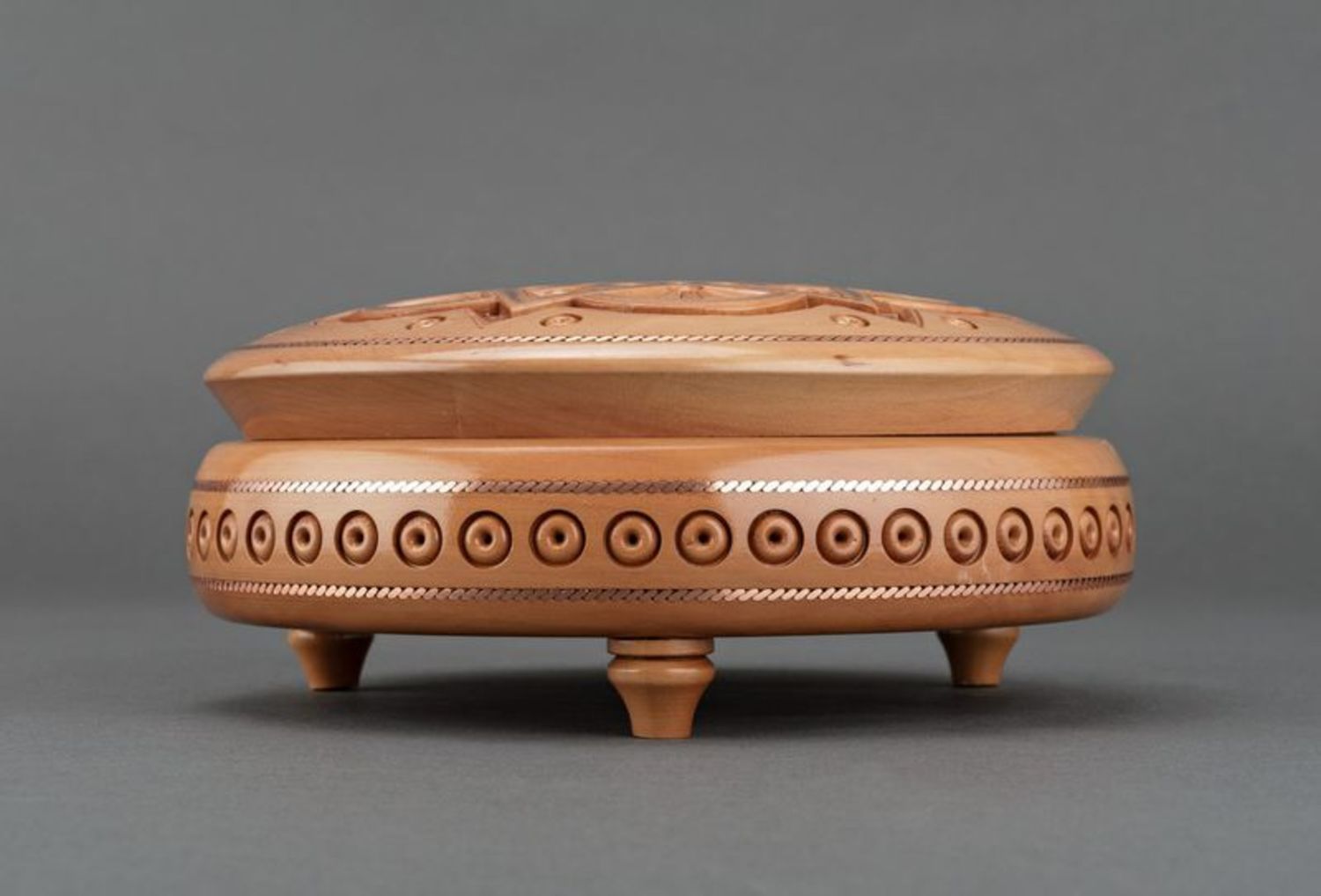 Round carved box with inlay photo 2