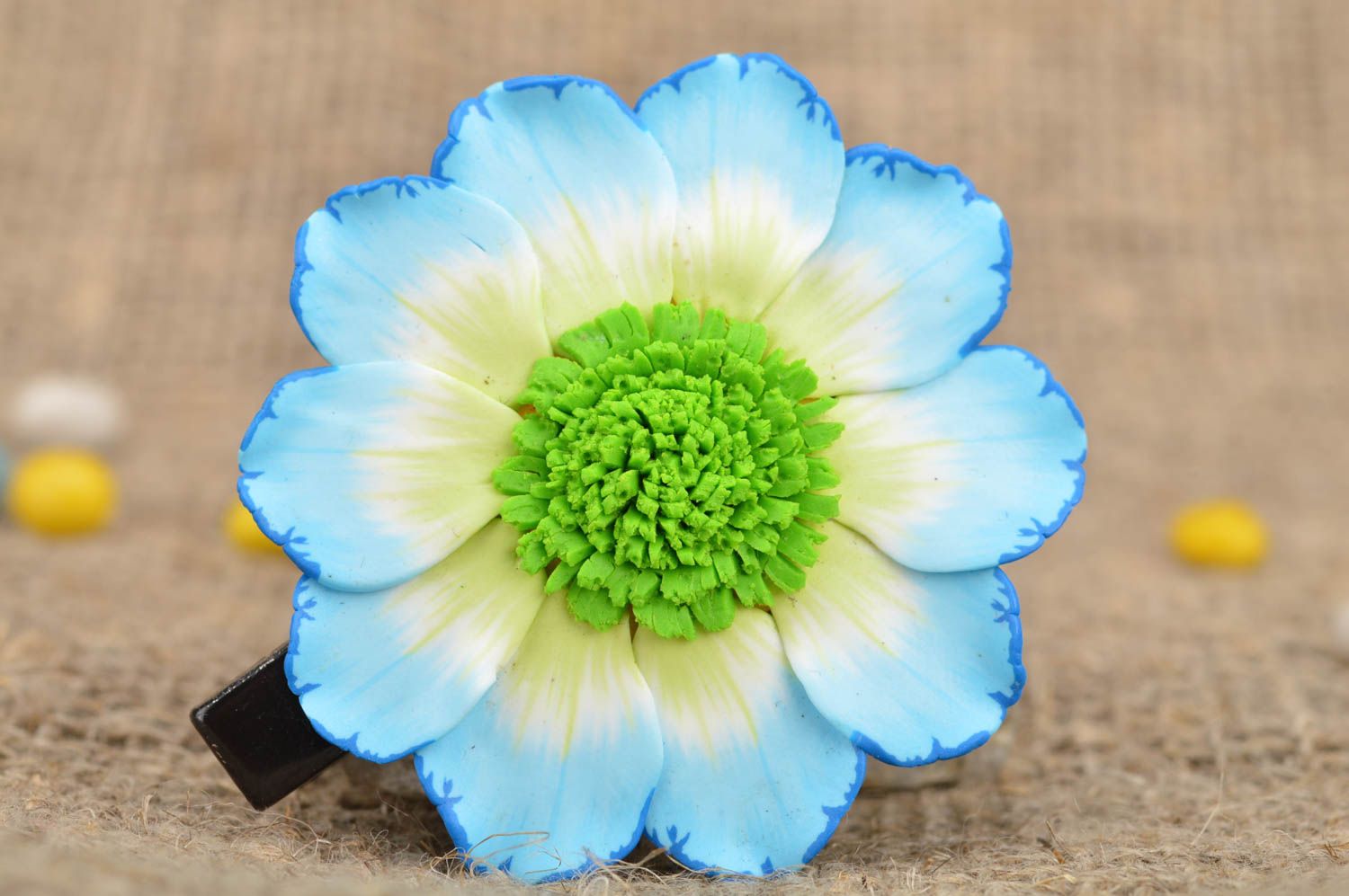 Голубая заколка для волос с цветком из полимерной глины ручной работы небольшая фото 1