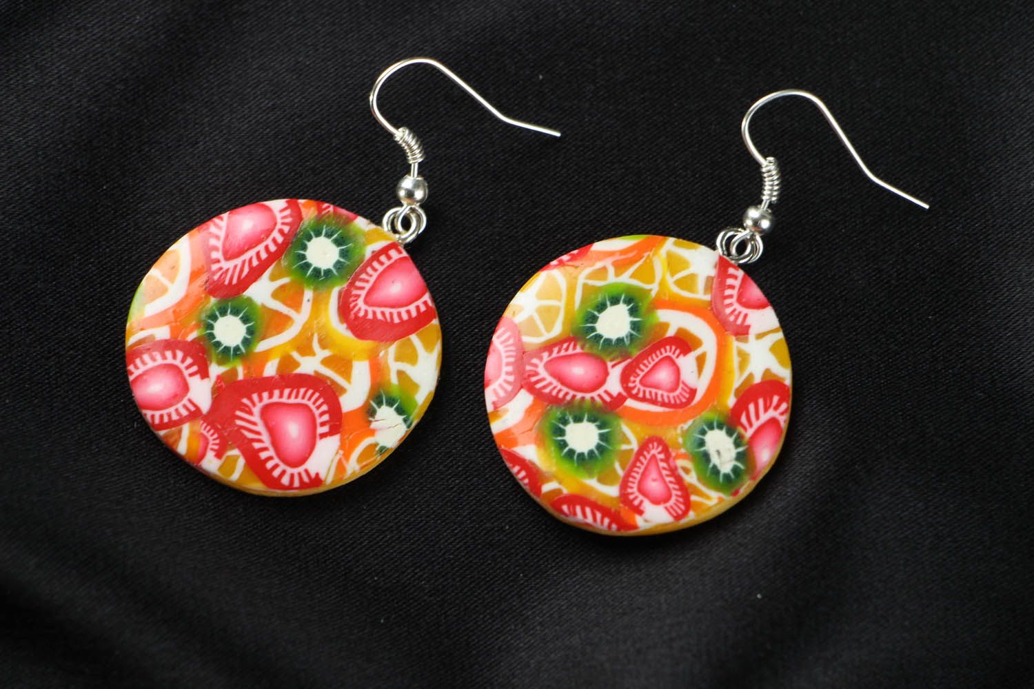 Bright round earrings photo 1