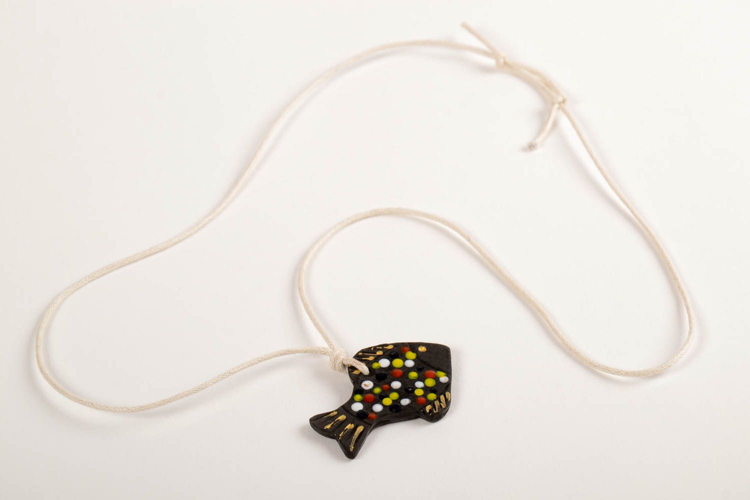 Керамическое украшение кулон ручной работы украшение на шею рыбка черная фото 5