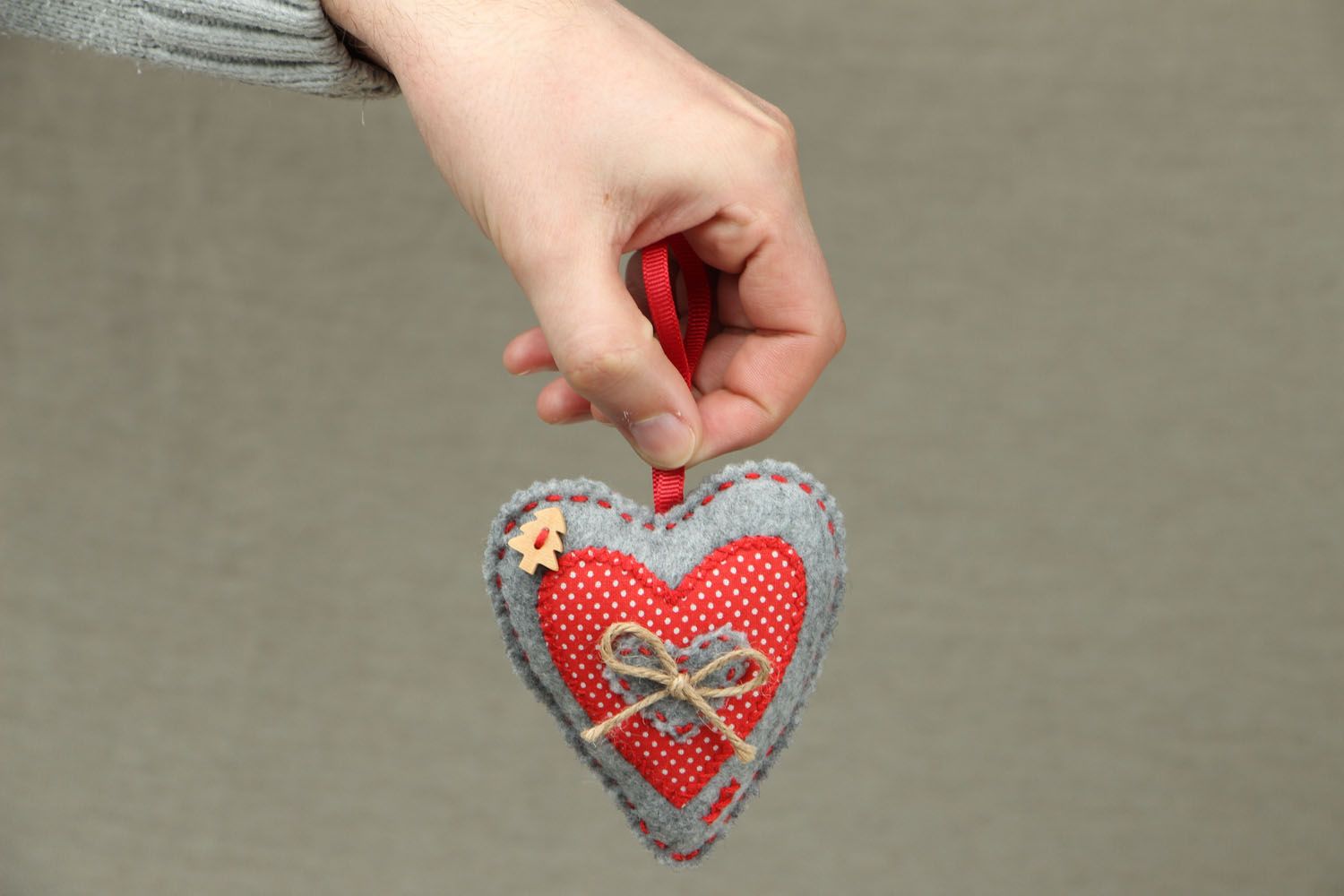 Brinquedo para Árvore de Natal feito à mão em forma do coração  foto 4