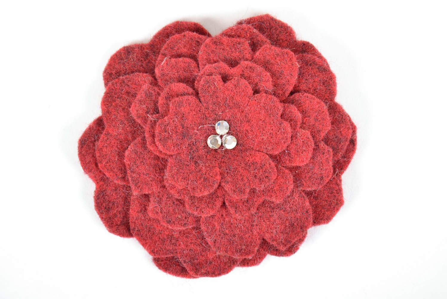 Grande broche fleur rouge faite main en laine photo 2