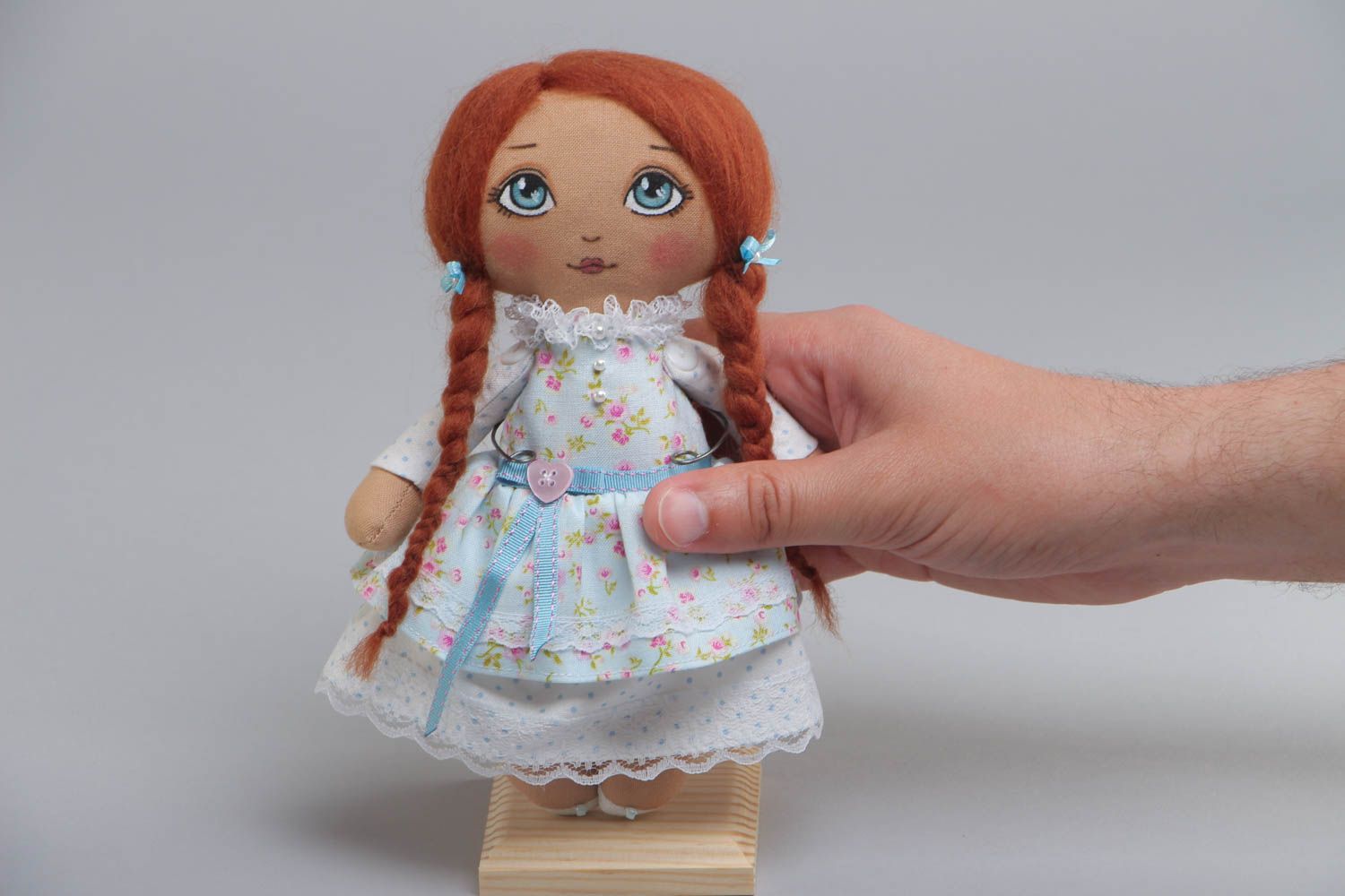 Кукла для интерьера авторская ручной работы из хлопка маленькая с косичками фото 5