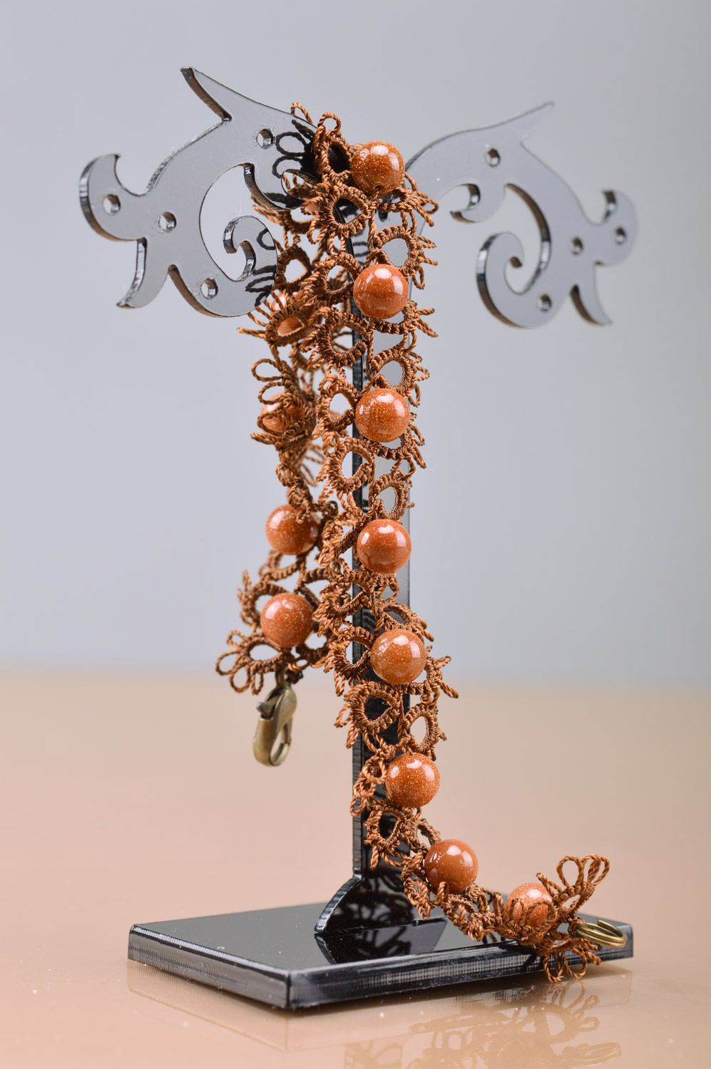 Bracelet en fils de satin et perles de fantaisie fait main brun frivolité photo 4