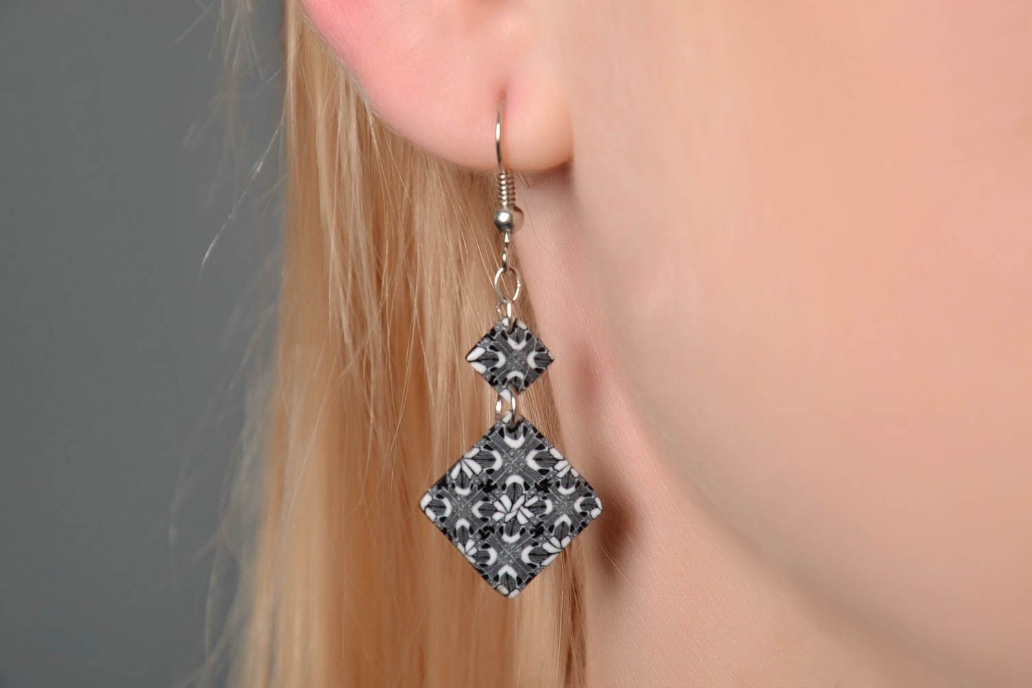 Black-and-white hanging earrings photo 3