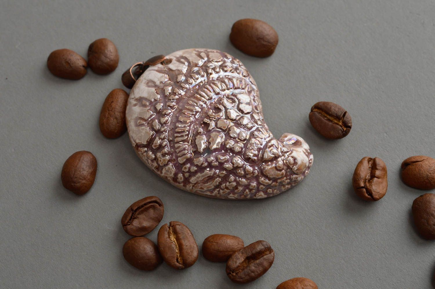 Handmade beautiful pendant cute ceramic accessory jewelry in shape of mussel photo 1