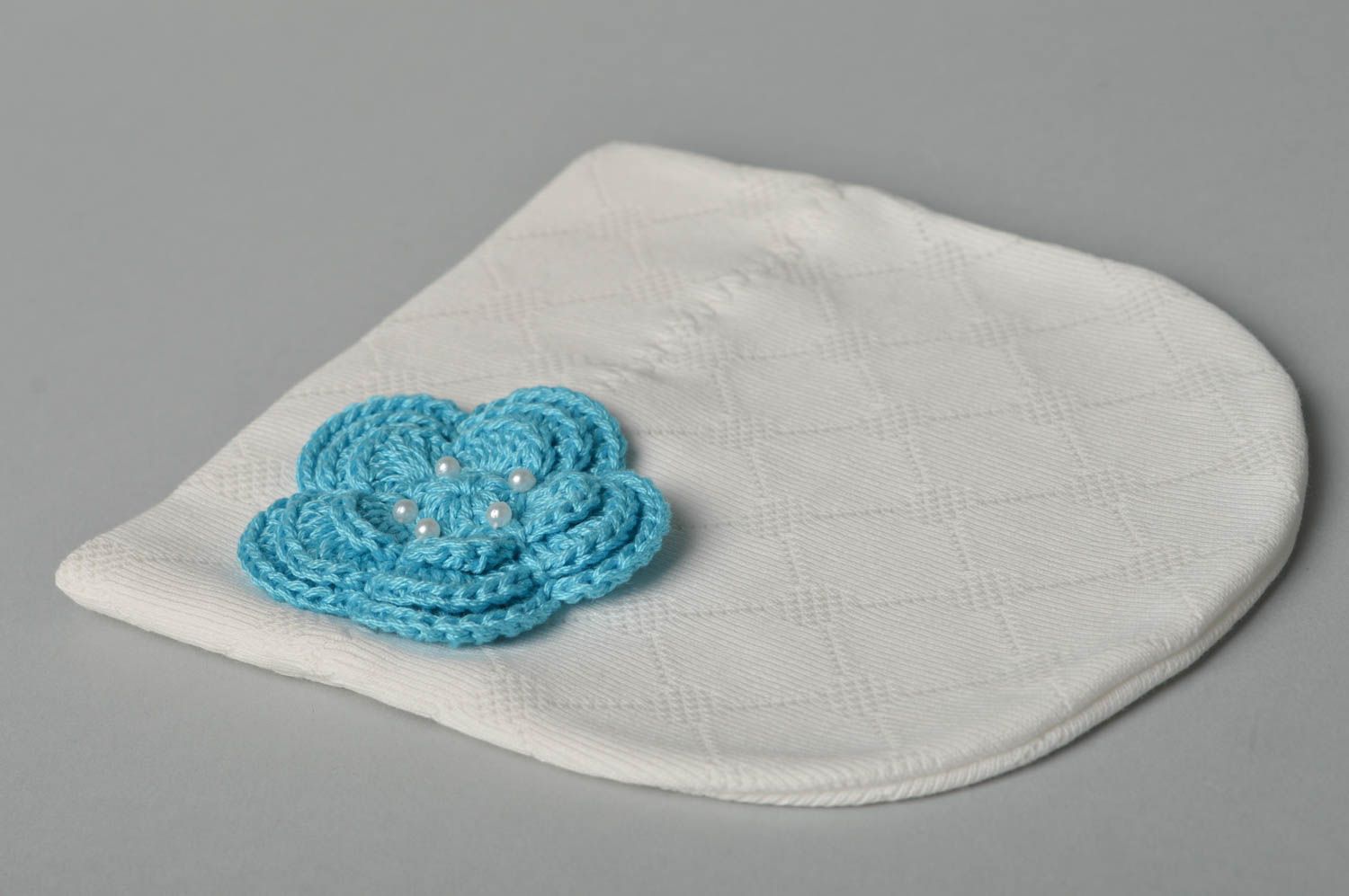 Bonnet coton fait main Chapeau hiver Vêtement enfant blanc insolite fleur photo 4