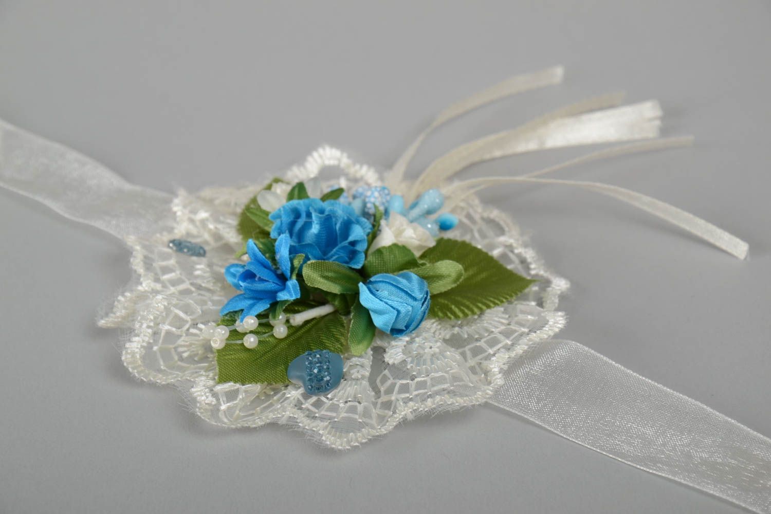 Ramillete de flores para dama de honor hecho a mano con forma de pulsera foto 4
