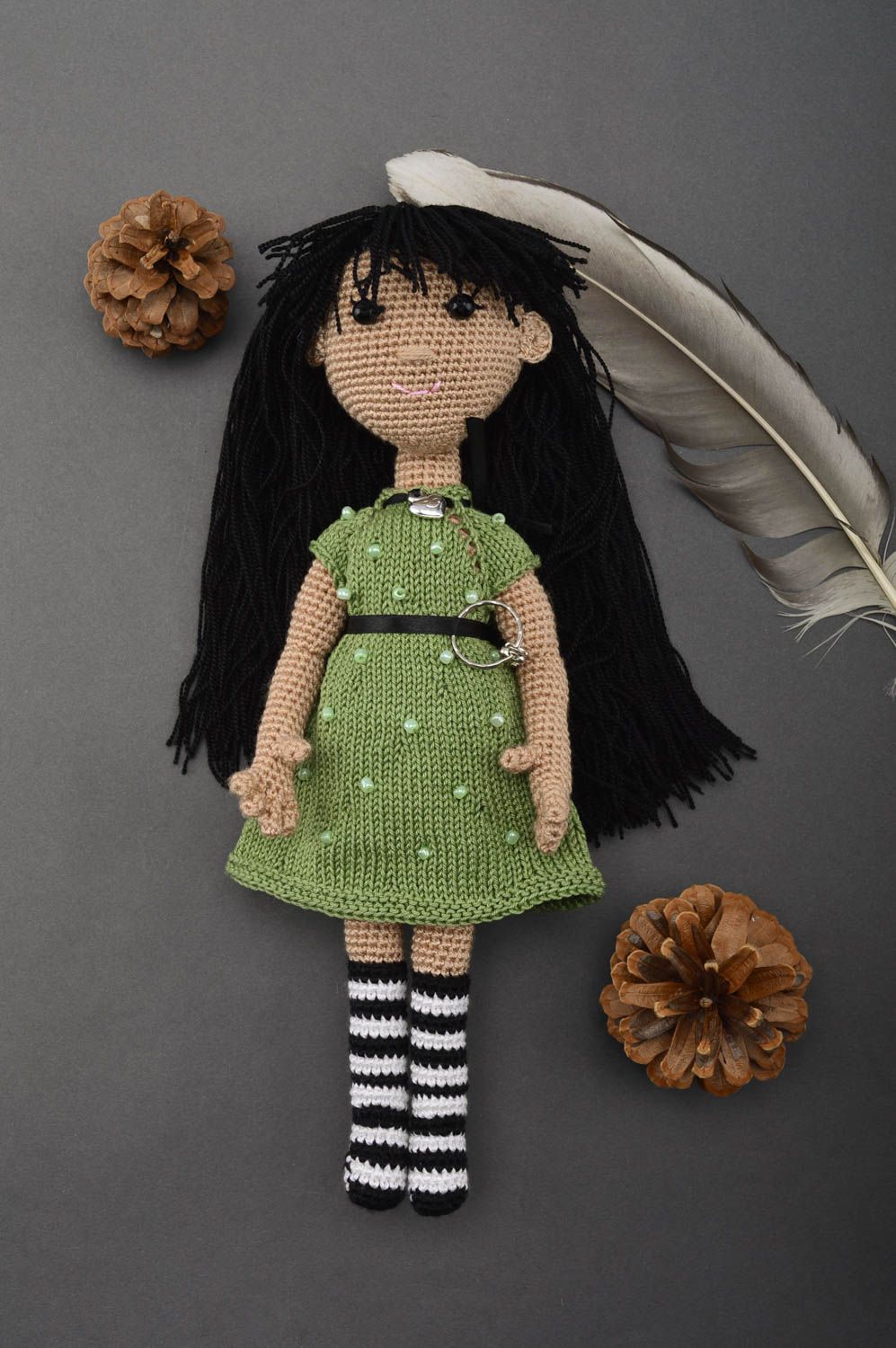 Handmade Designer Puppe Stoff Spielzeug schwarzhaarige schöne Puppe im Kleid foto 1