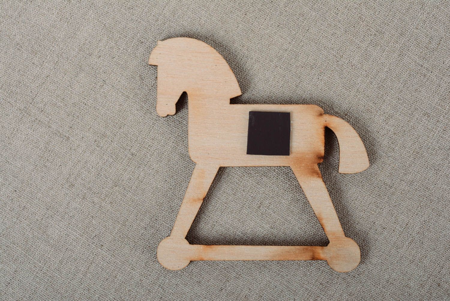 Magnet à décorer fait main en forme de cheval photo 2