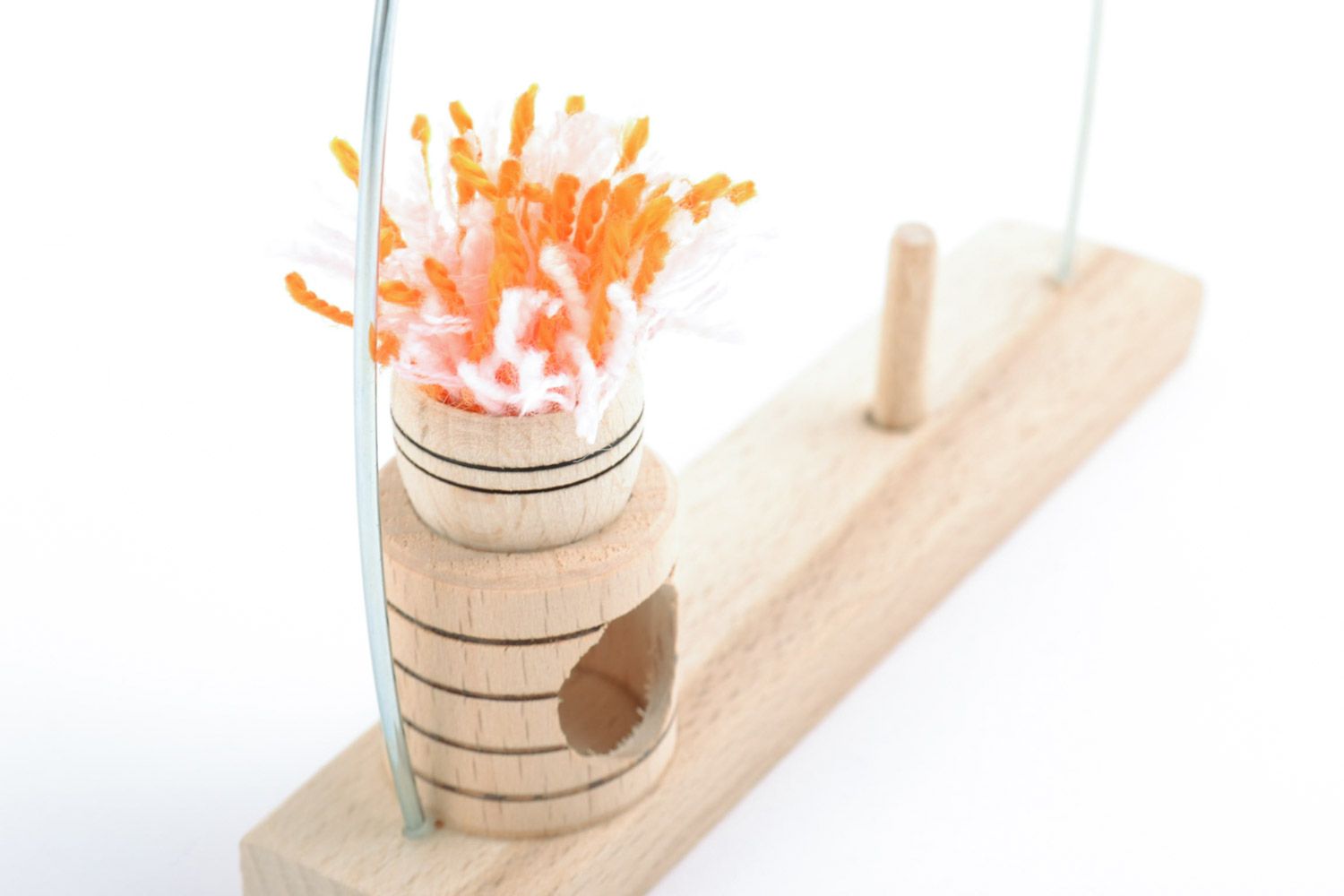 Деревянная игрушка качели экологически чистая ручной работы на пружине детская фото 5