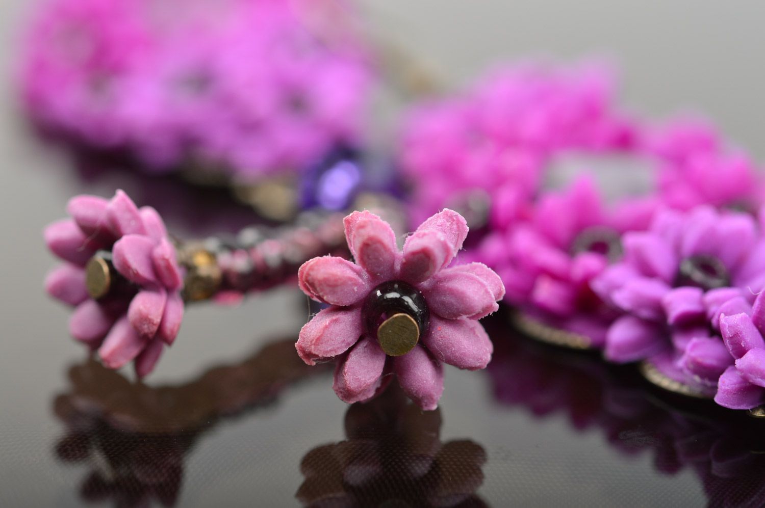 Orecchini con fiori in argilla polimerica fatti a mano accessorio originale 
 foto 4