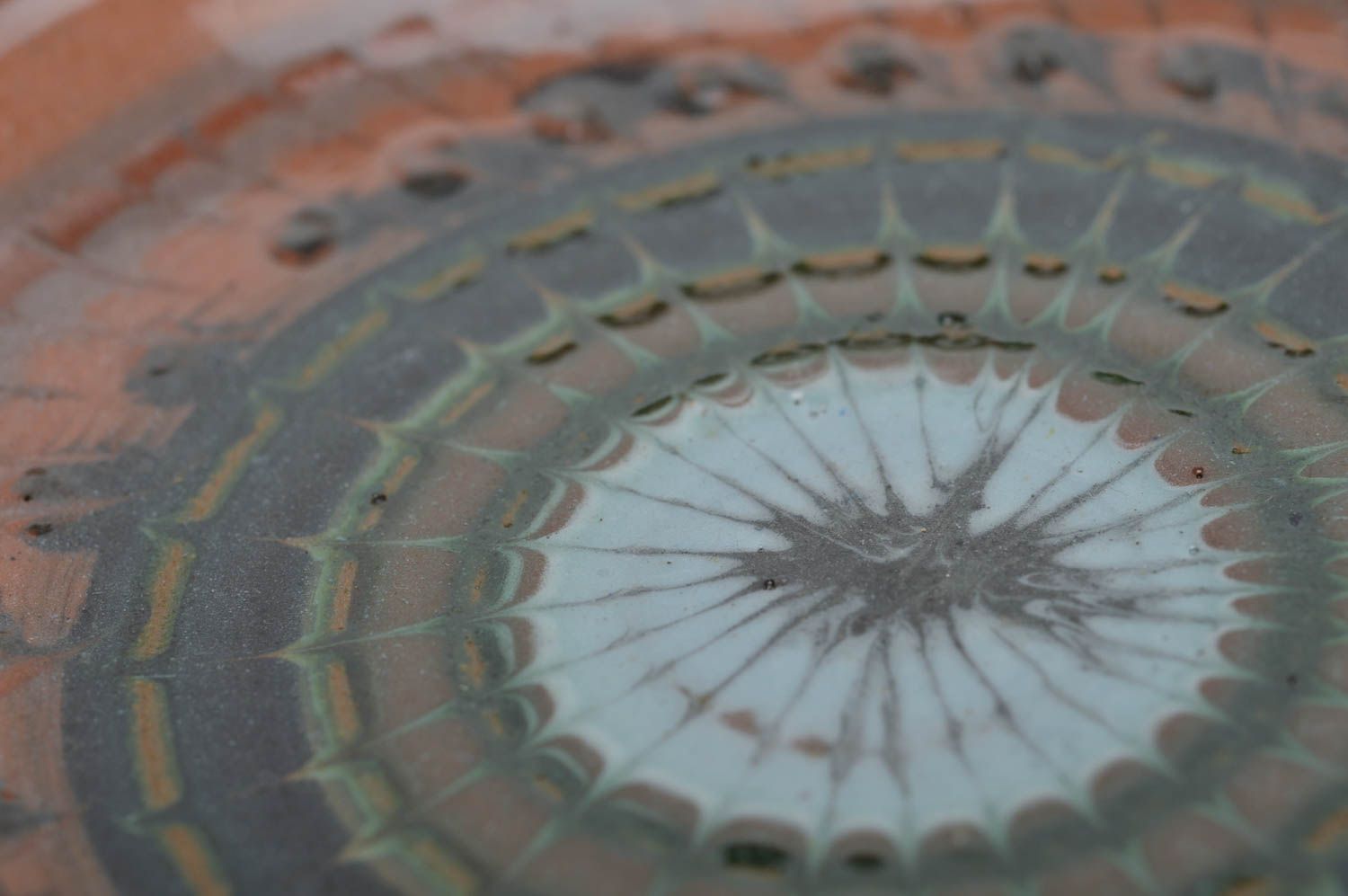 Красивая керамическая тарелка расписанная глазурью ручной работы средняя фото 4
