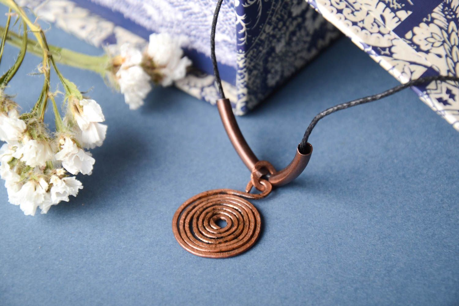 Pendentif rond Bijou fait main spirale en cuivre wire wrapping Cadeau femme photo 1