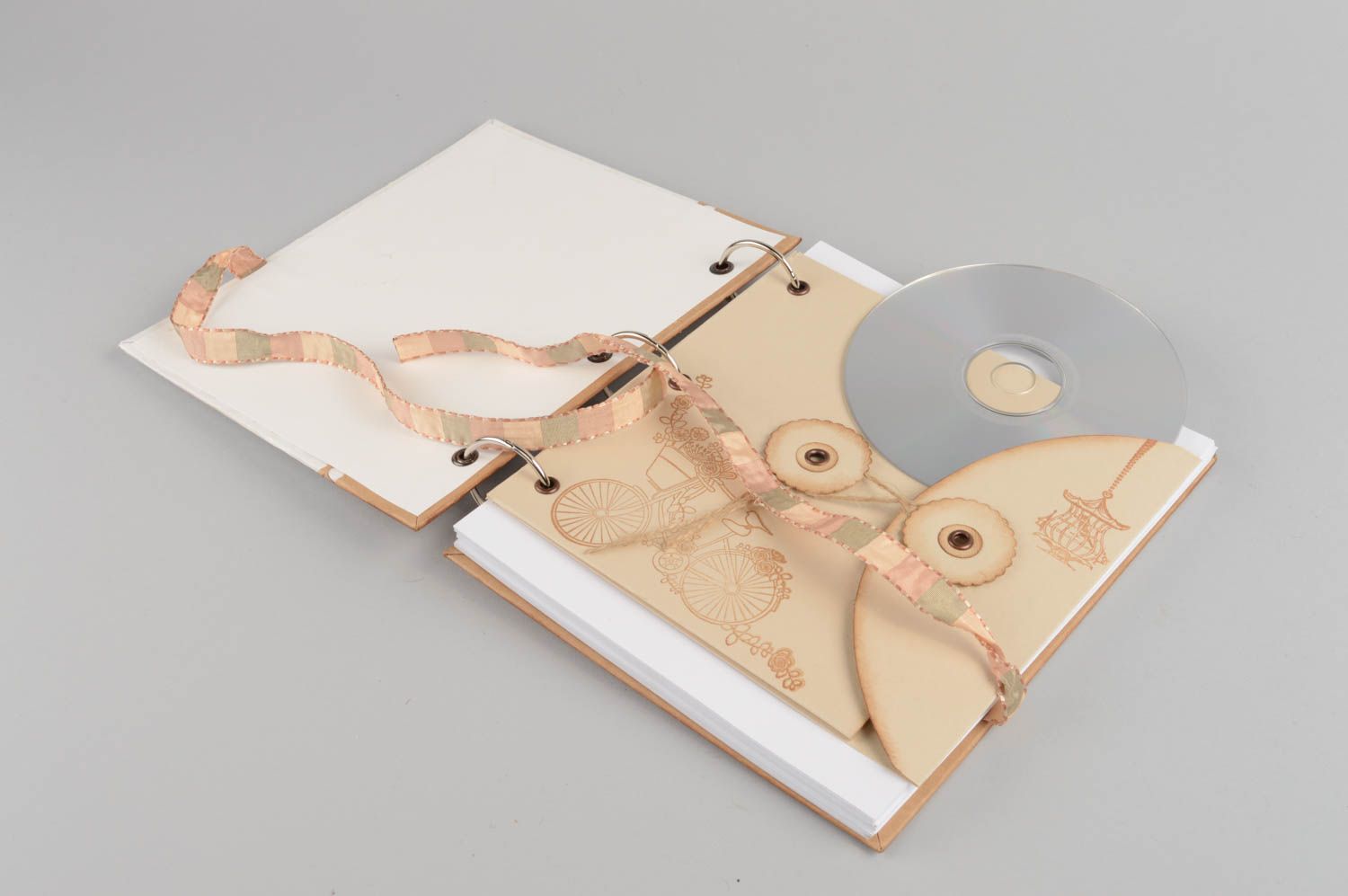 Livre d'or fait main en scrapbooking de carton de design blanc brun Romantisme photo 3