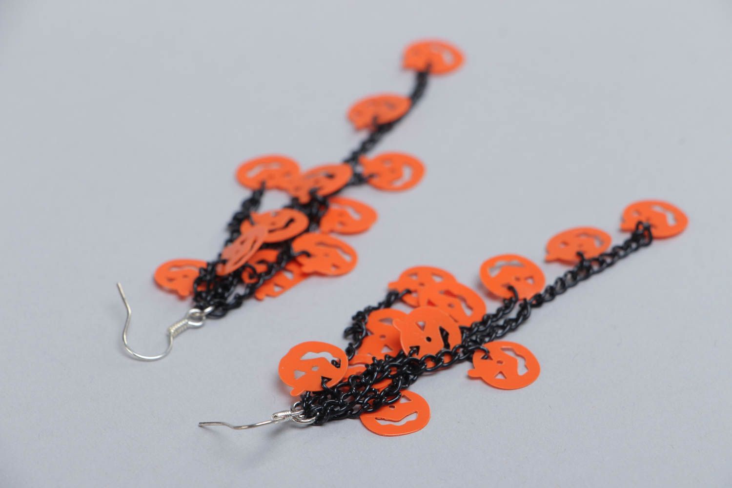 Longues boucles d'oreilles crochets chaînettes métal noir orange faites main photo 4