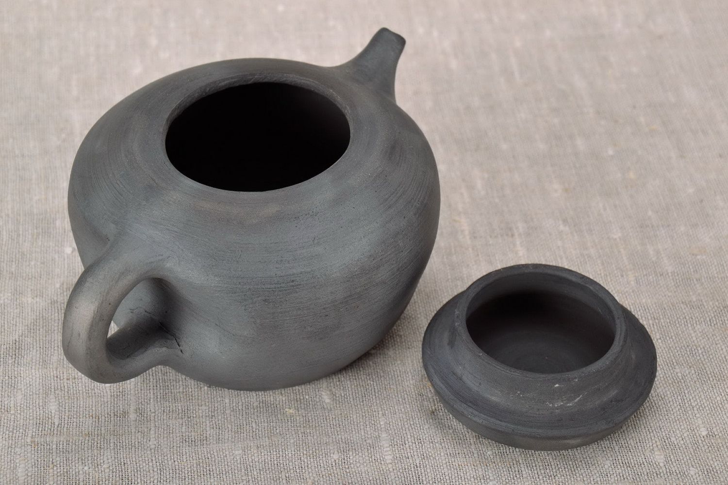 Handgemachte Teekanne aus Keramik foto 4