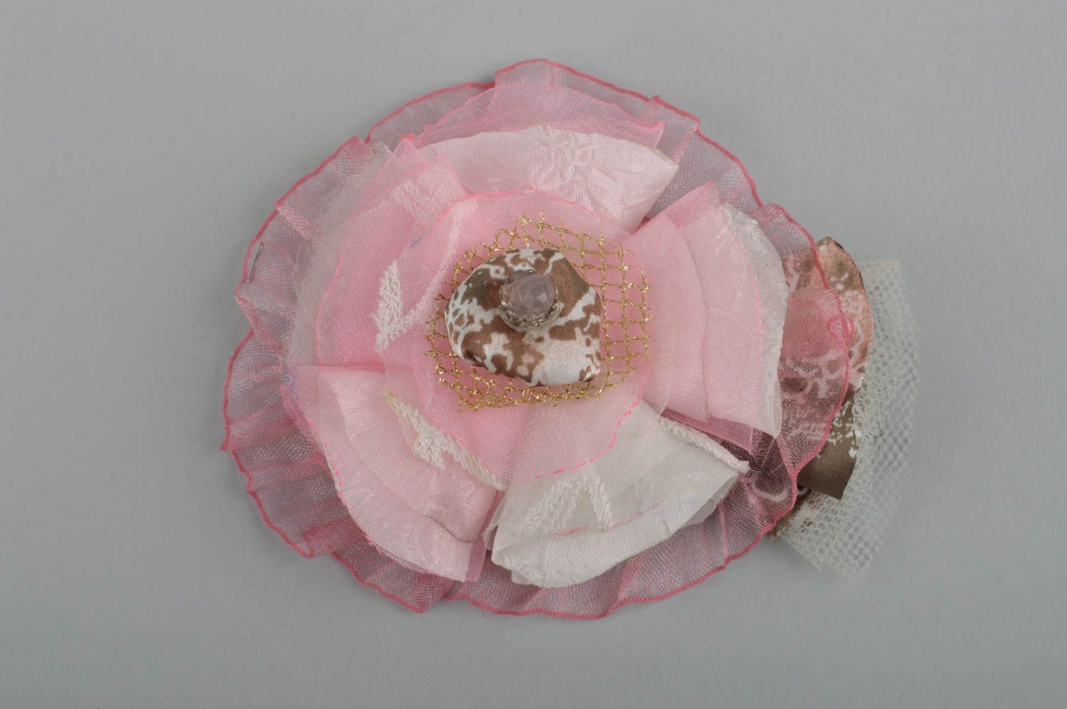 Broche fleur Bijou fait main rose délicat en tulle et nylon Accessoire femme photo 2
