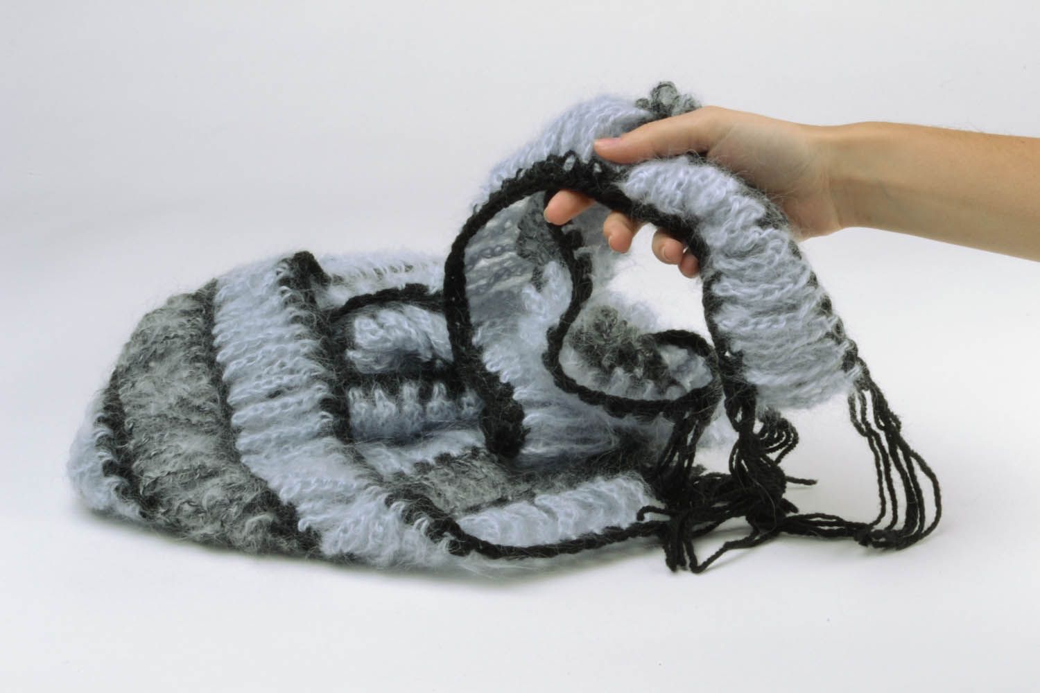 Écharpe féminine crochetée grise originale  photo 5